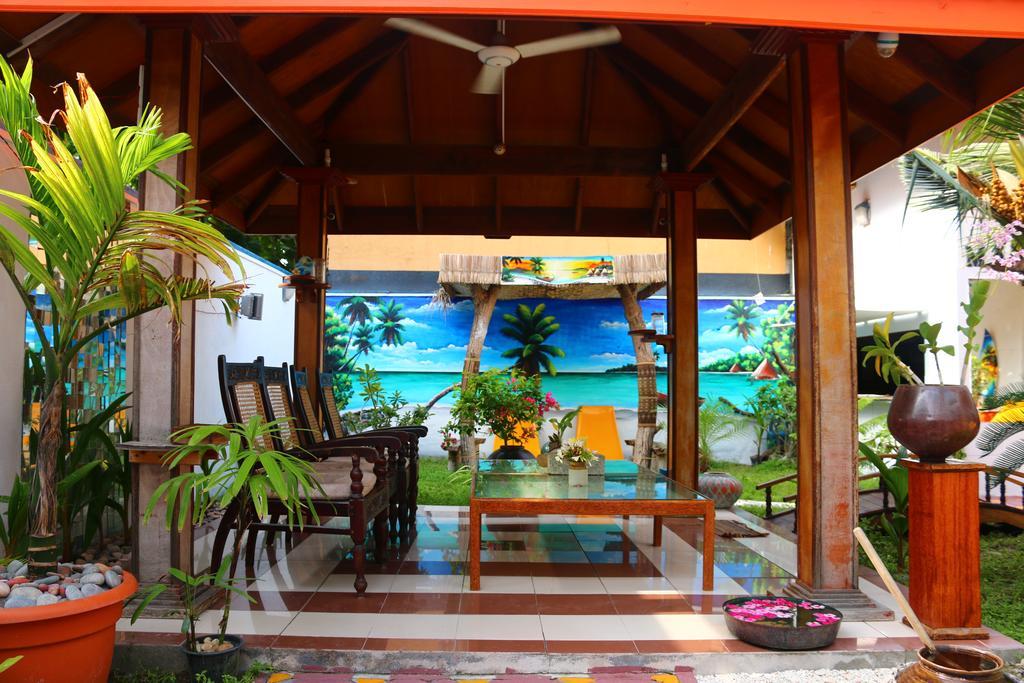 Natural Surf House Ostello Himmafushi Esterno foto