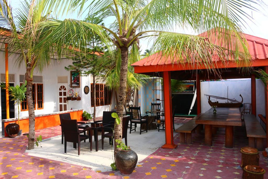 Natural Surf House Ostello Himmafushi Esterno foto