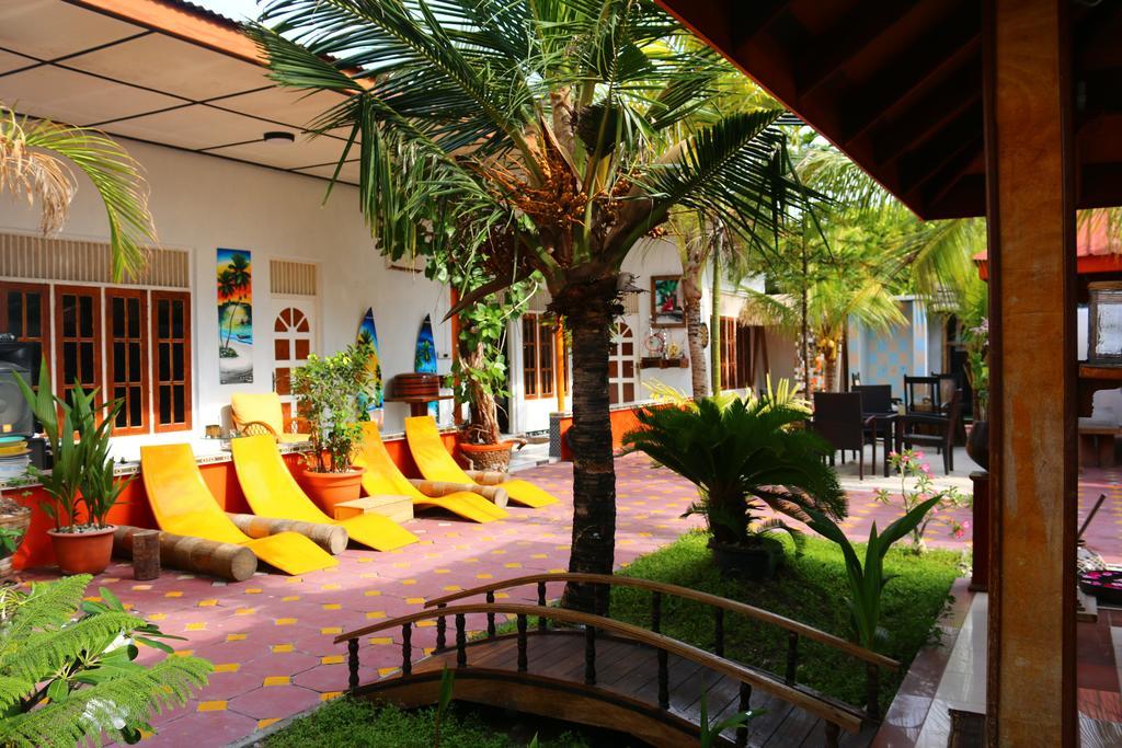 Natural Surf House Ostello Himmafushi Esterno foto
