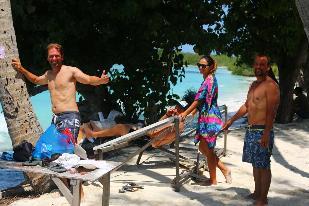 Natural Surf House Ostello Himmafushi Esterno foto